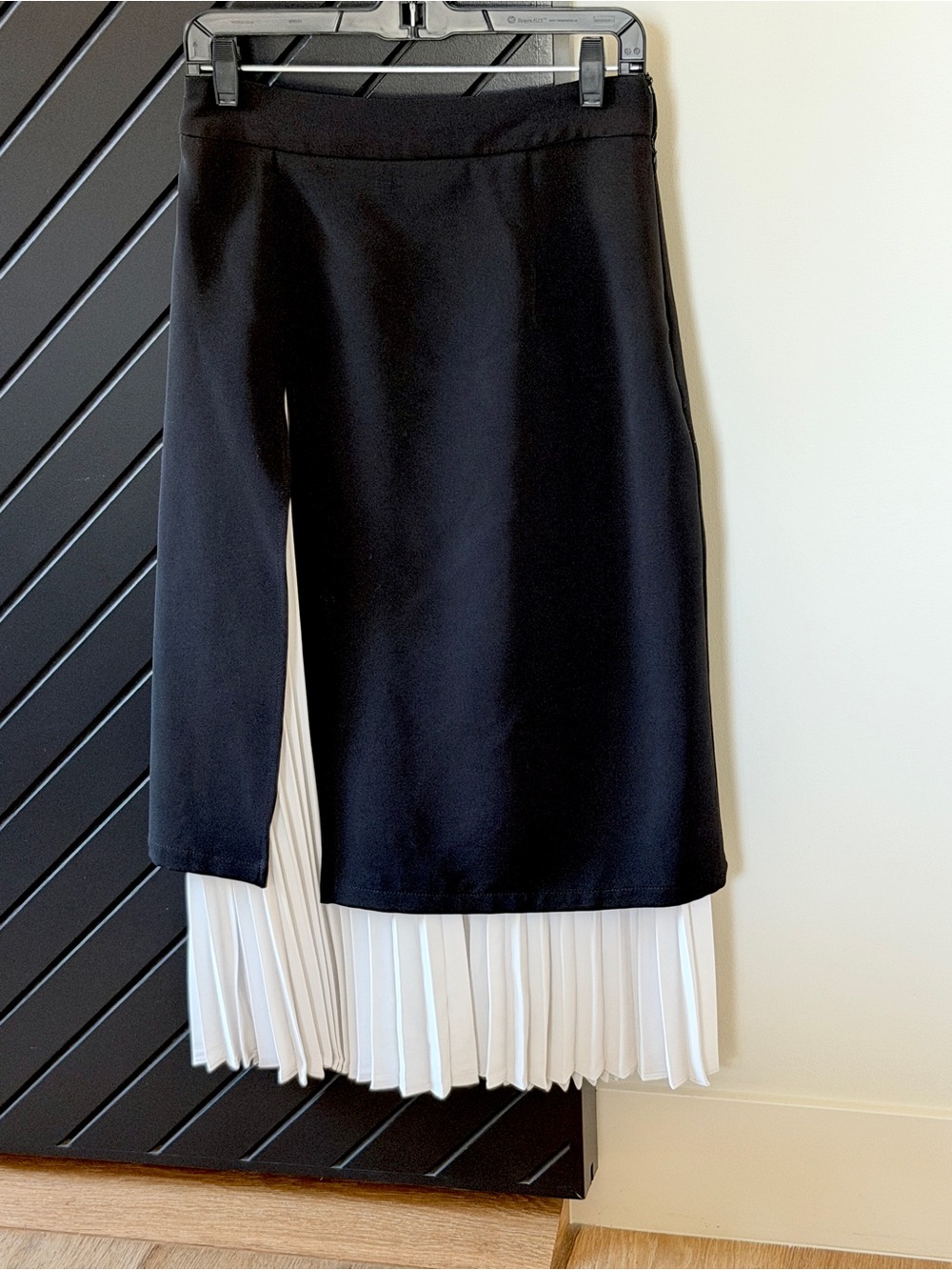 Commense double layered skirt. Size S. Great condition! Worn only twice!